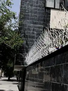 نمونه نصب حفاظ شاخ گوزنی روی دیوار - جوشکاران حفاظ نمونه نصب حفاظ شاخ گوزنی روی دیوار ساختمان در اصفهان - اجرا شده توسط جوشکاران حفاظ