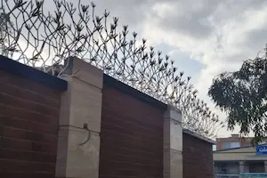 نمونه نصب حفاظ خارشتر با ترکیب رنگی سفید-طلایی - جوشکاران حفاظ